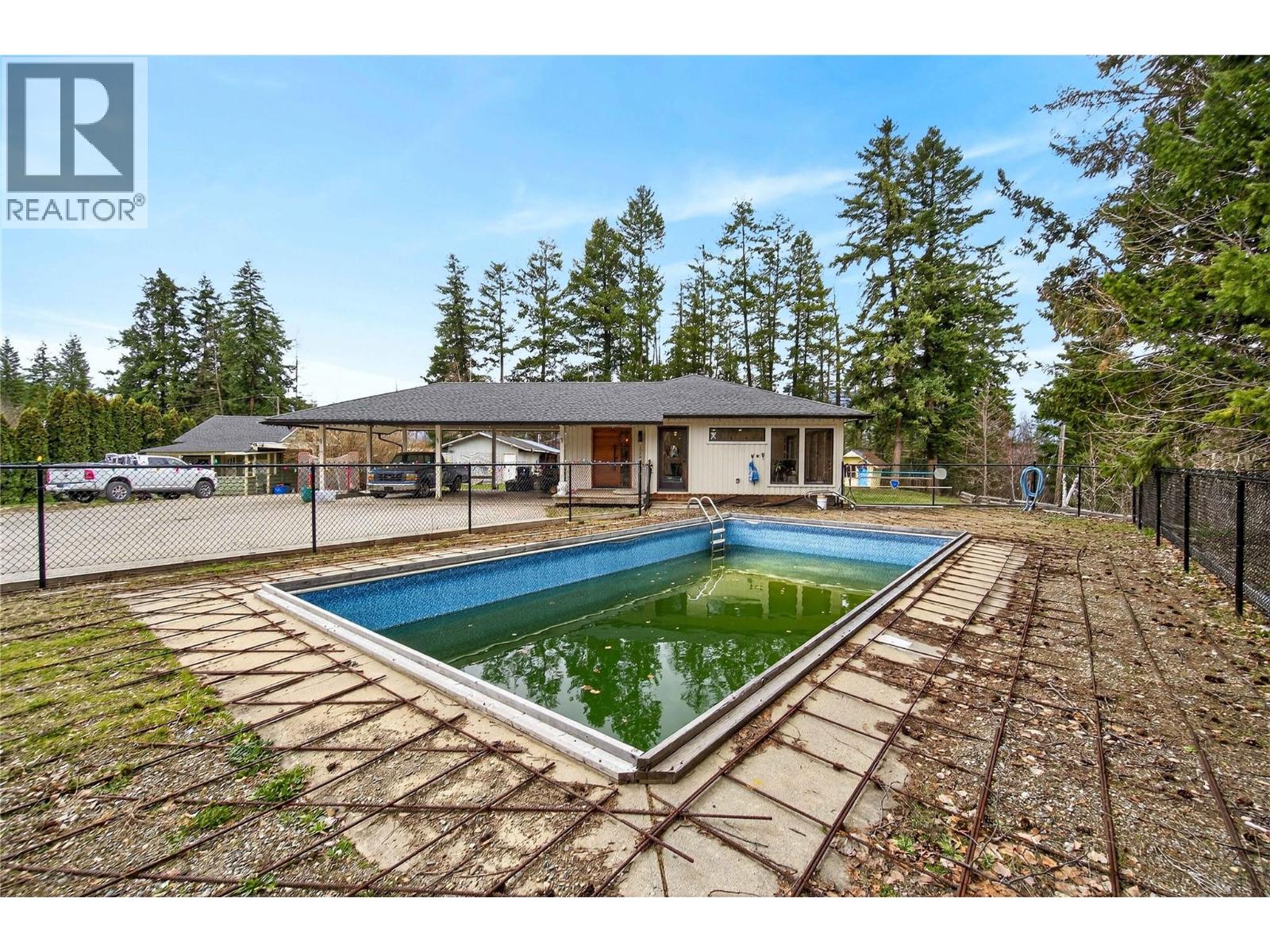 1040 Old Auto Road SE, Salmon Arm