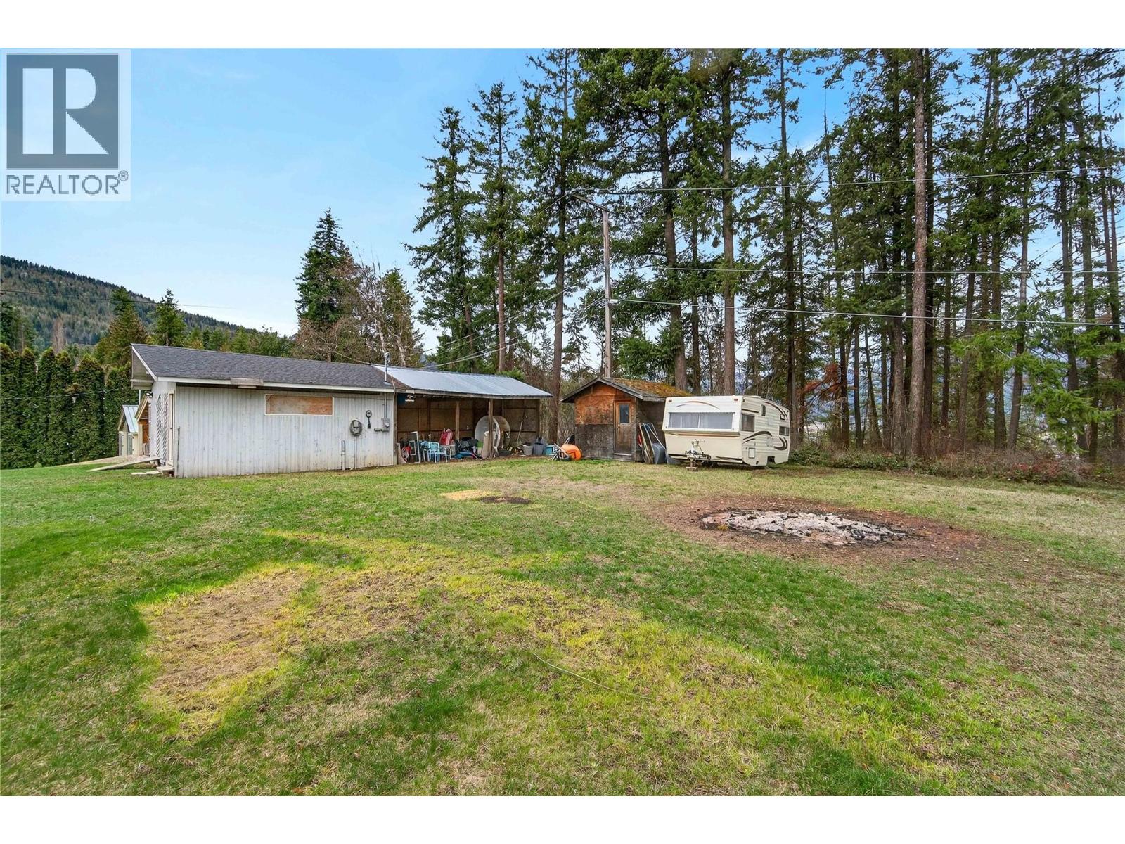 1040 Old Auto Road SE, Salmon Arm