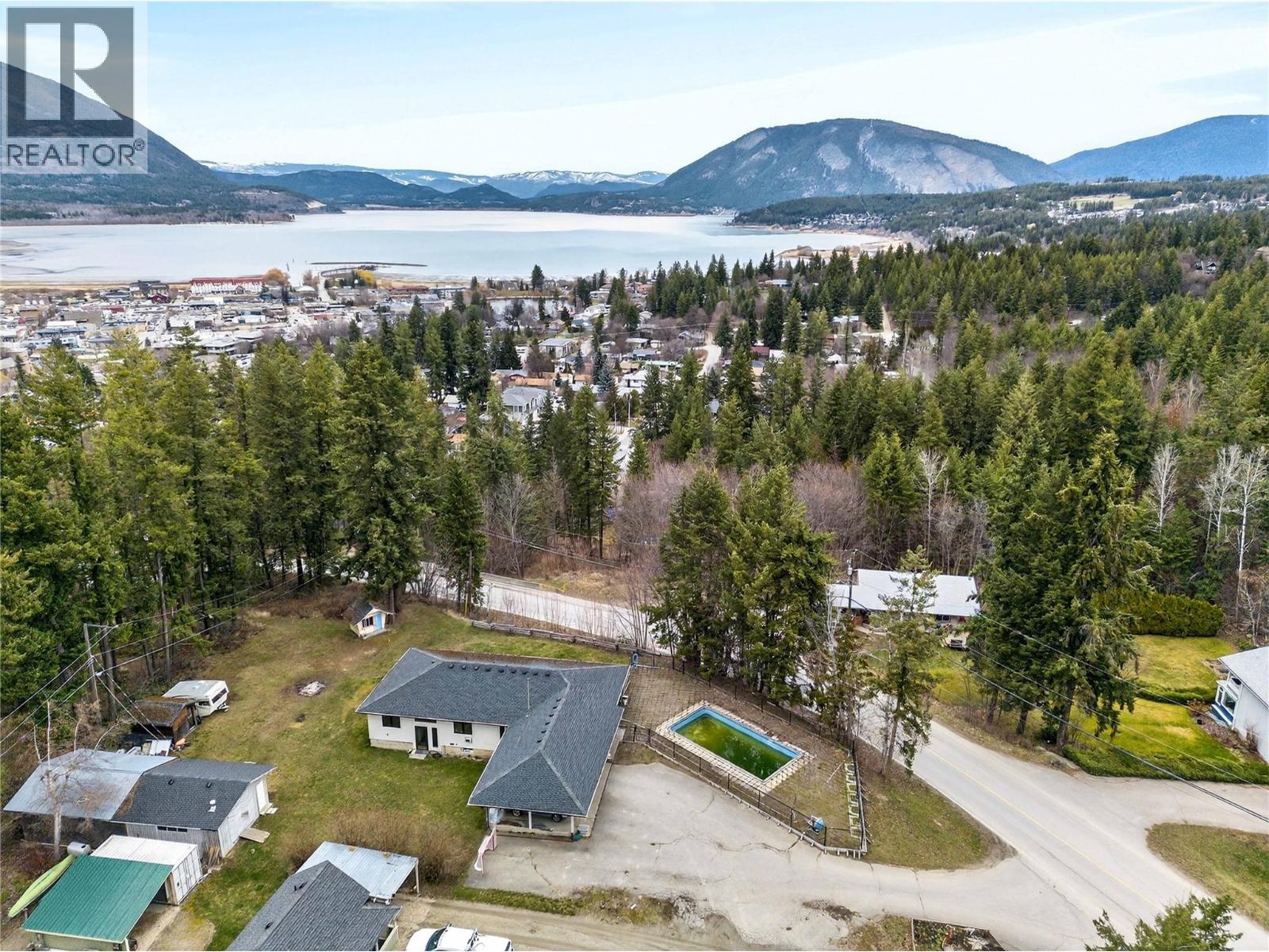 1040 Old Auto Road SE, Salmon Arm