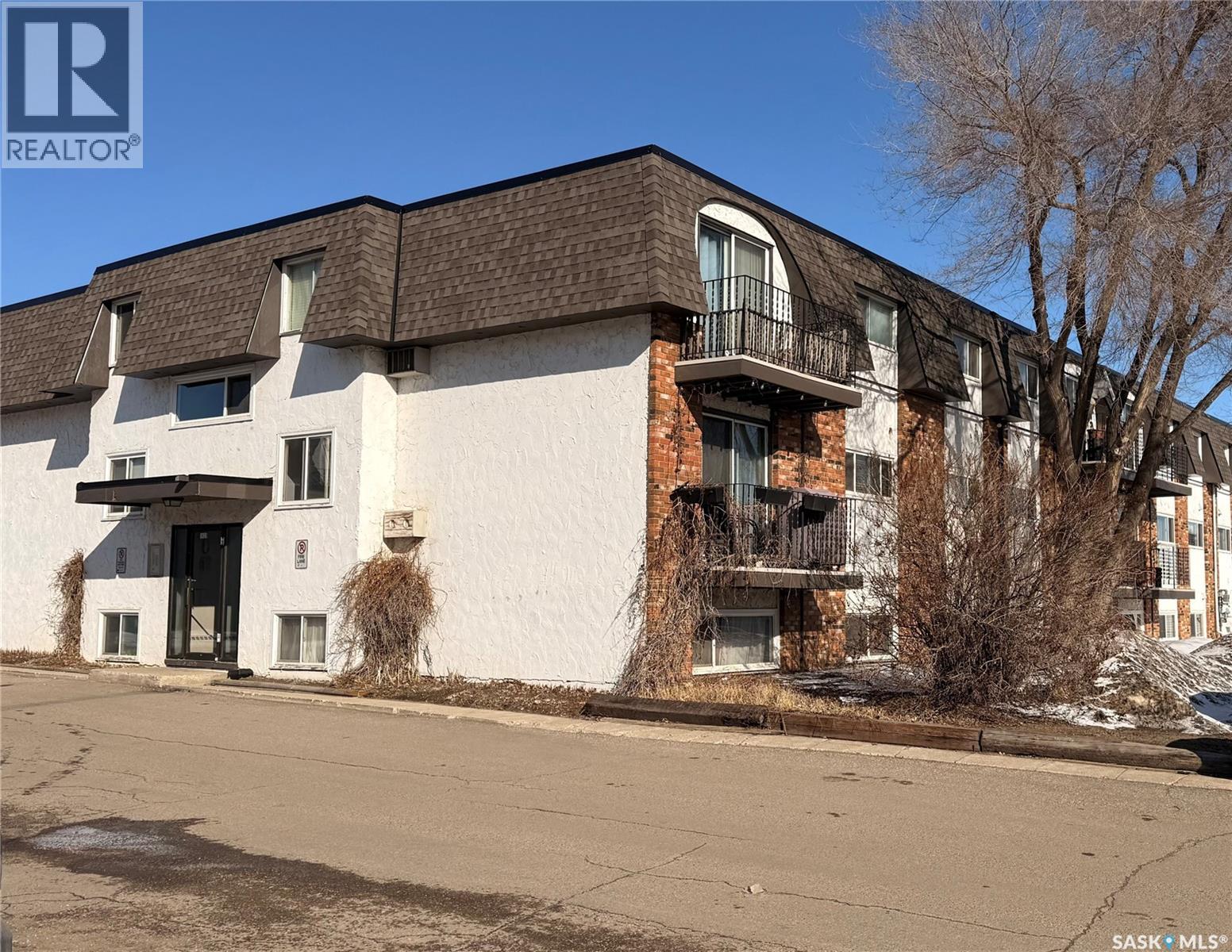 #17 3625 CHABEN PLACE - Image 2