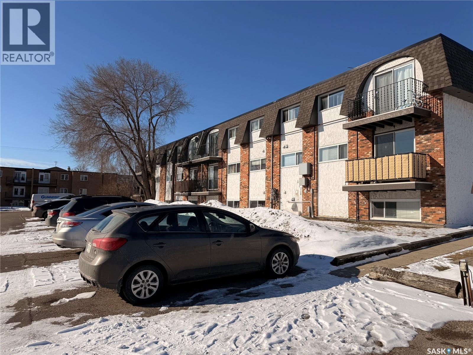 #17 3625 CHABEN PLACE - 25