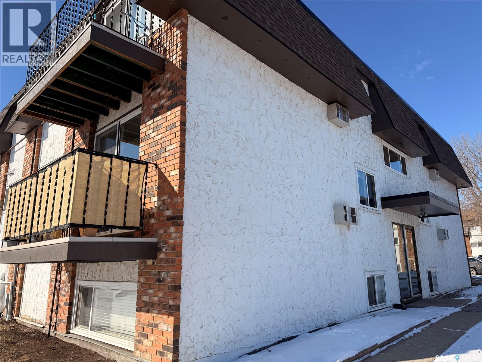 #17 3625 CHABEN PLACE - 28