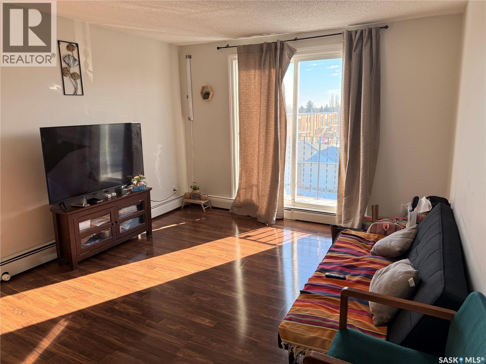 #17 3625 CHABEN PLACE - 6