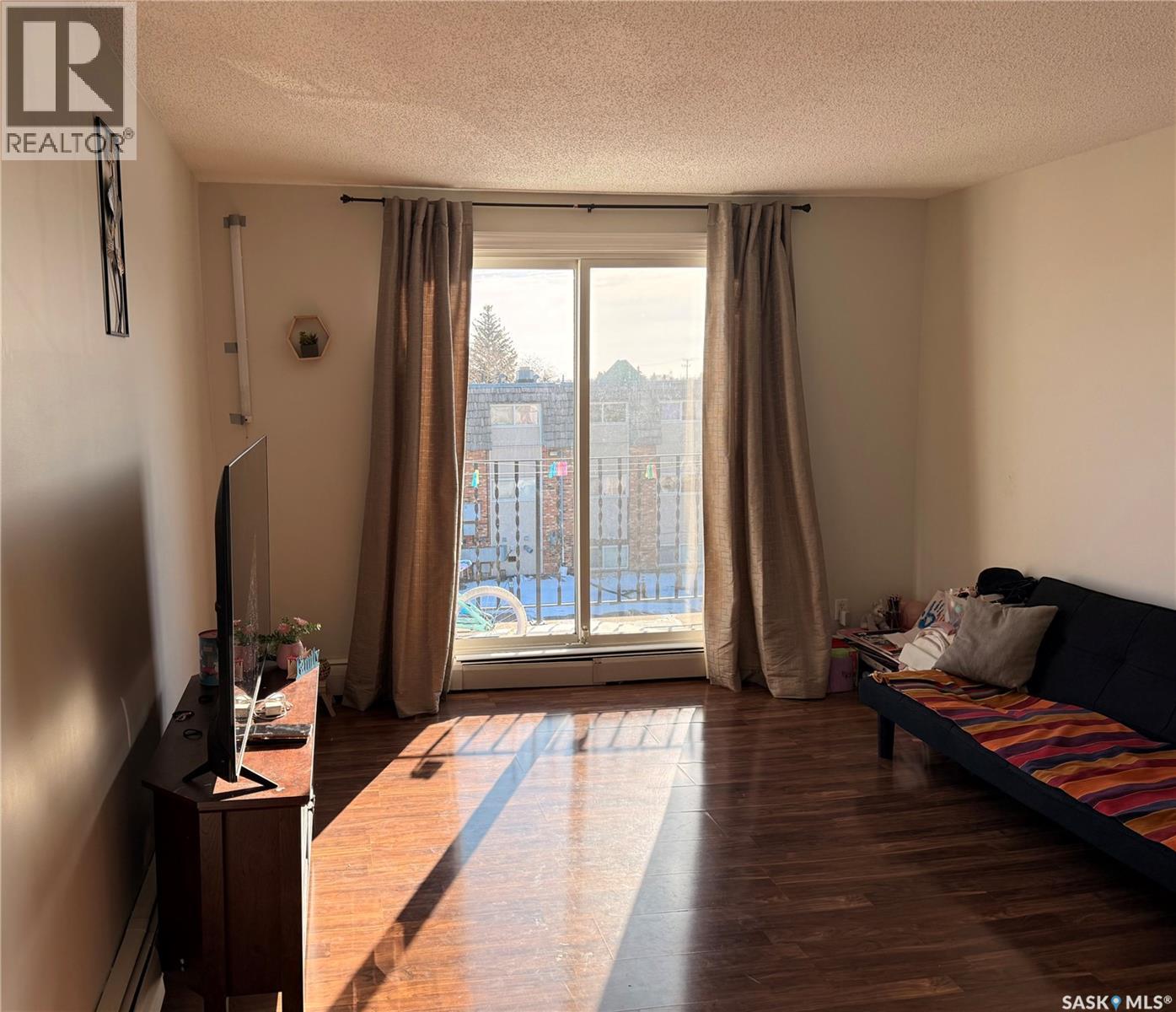 #17 3625 CHABEN PLACE - 7