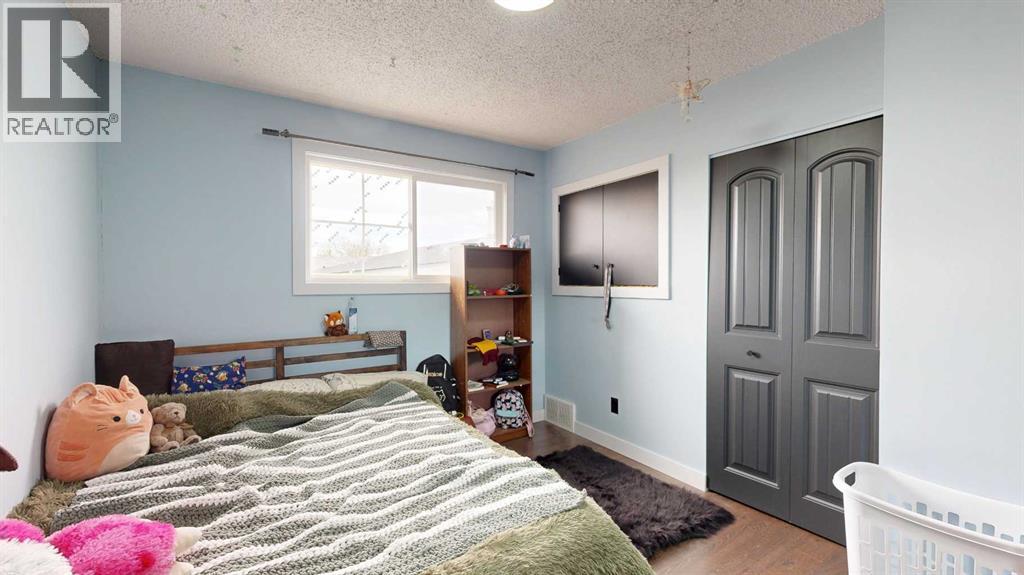 Single Family House 4 Level for Sale in   Avenue Rosedale Stettler 