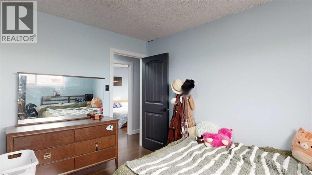 Single Family House 4 Level for Sale in   Avenue Rosedale Stettler 