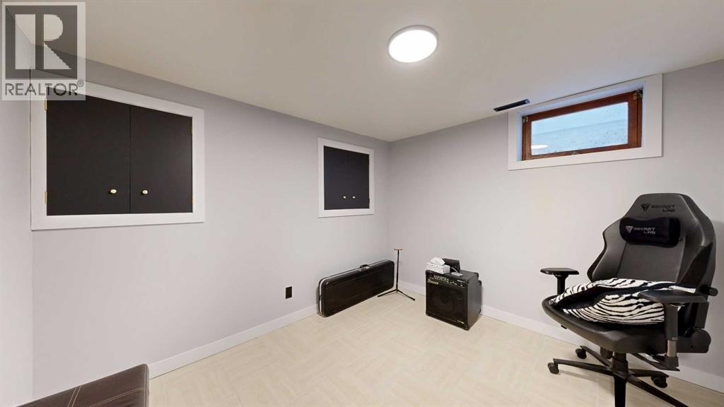 Single Family House 4 Level for Sale in   Avenue Rosedale Stettler 