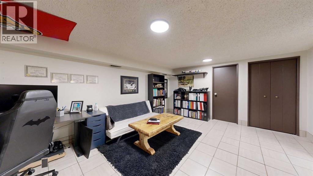 Single Family House 4 Level for Sale in   Avenue Rosedale Stettler 