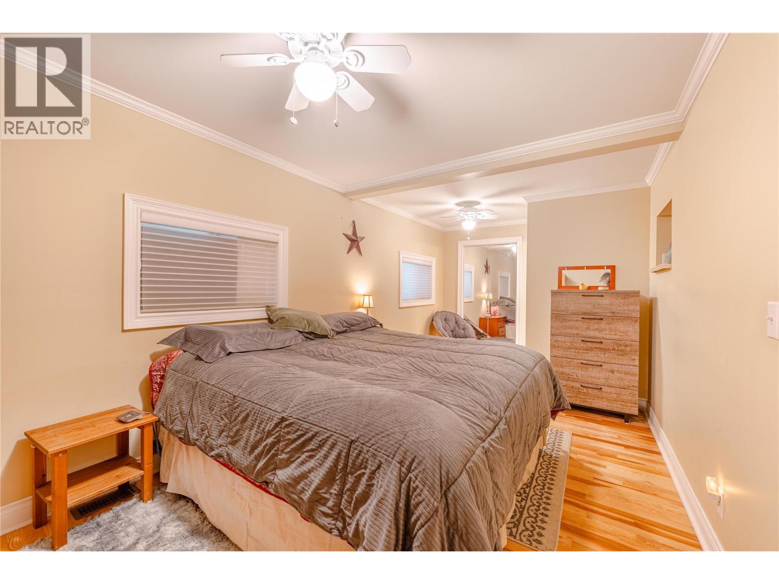 819 VICTORIA ROAD W - 22