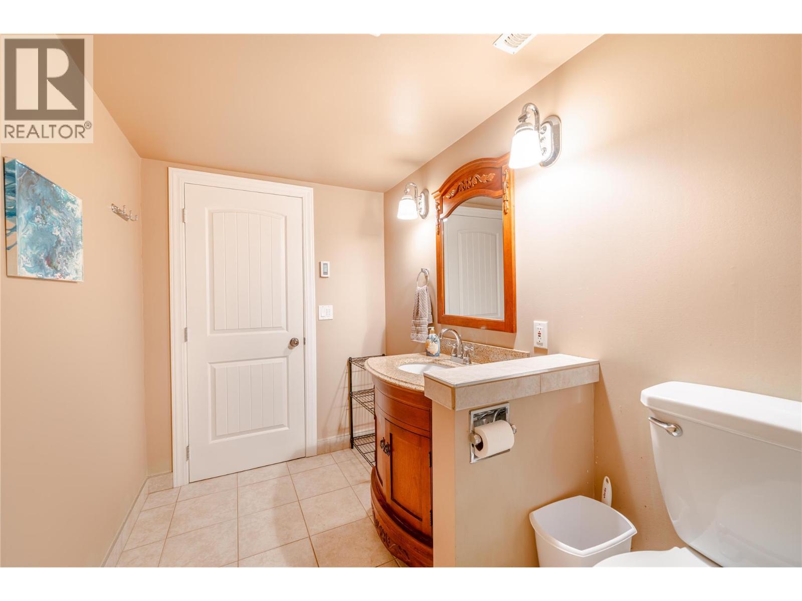 819 Victoria Road W - 36