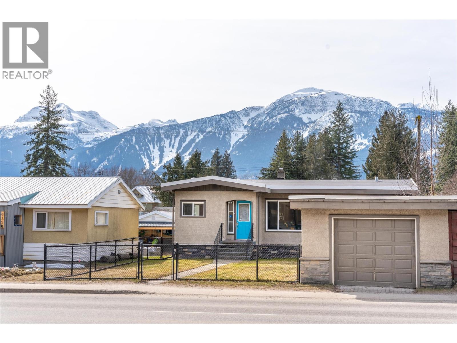 819 Victoria Road W - 3