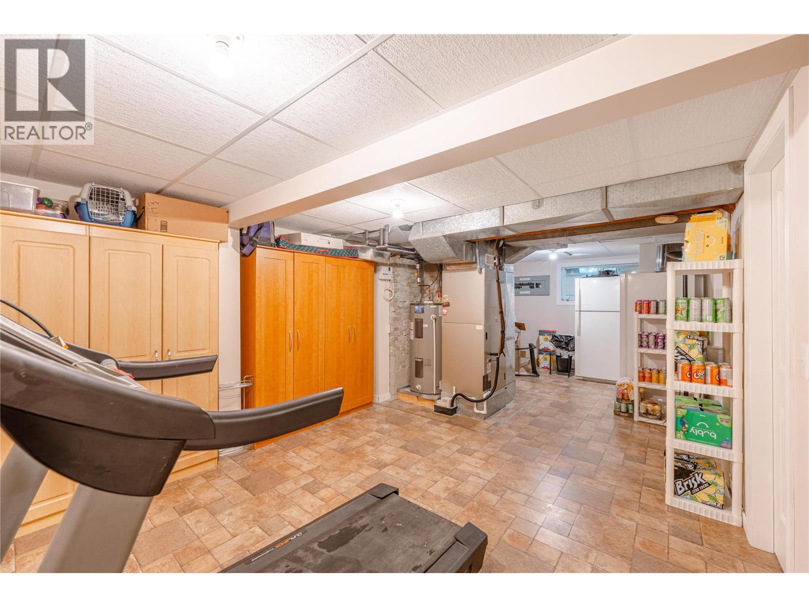 819 Victoria Road W - 38