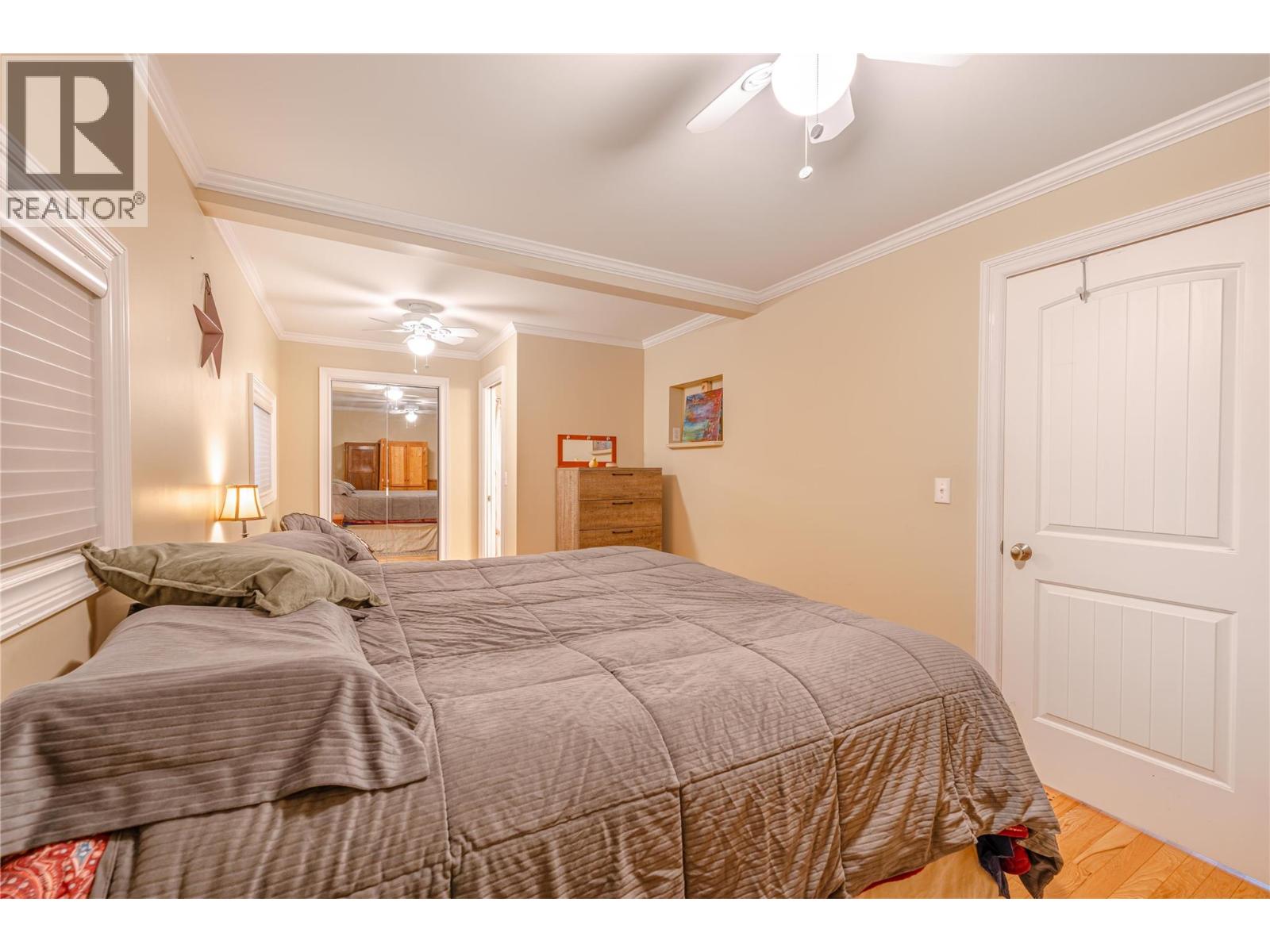 819 VICTORIA ROAD W - 23