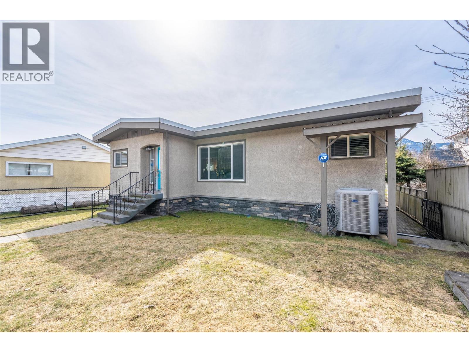 819 VICTORIA ROAD W - 4