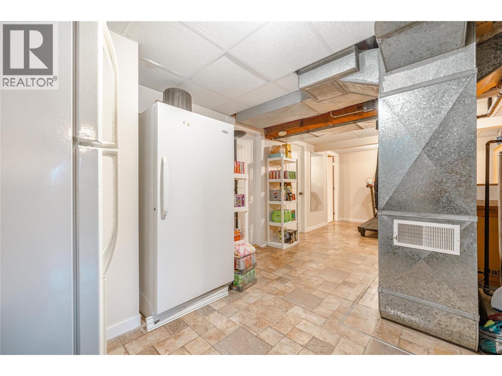 819 Victoria Road W - 39
