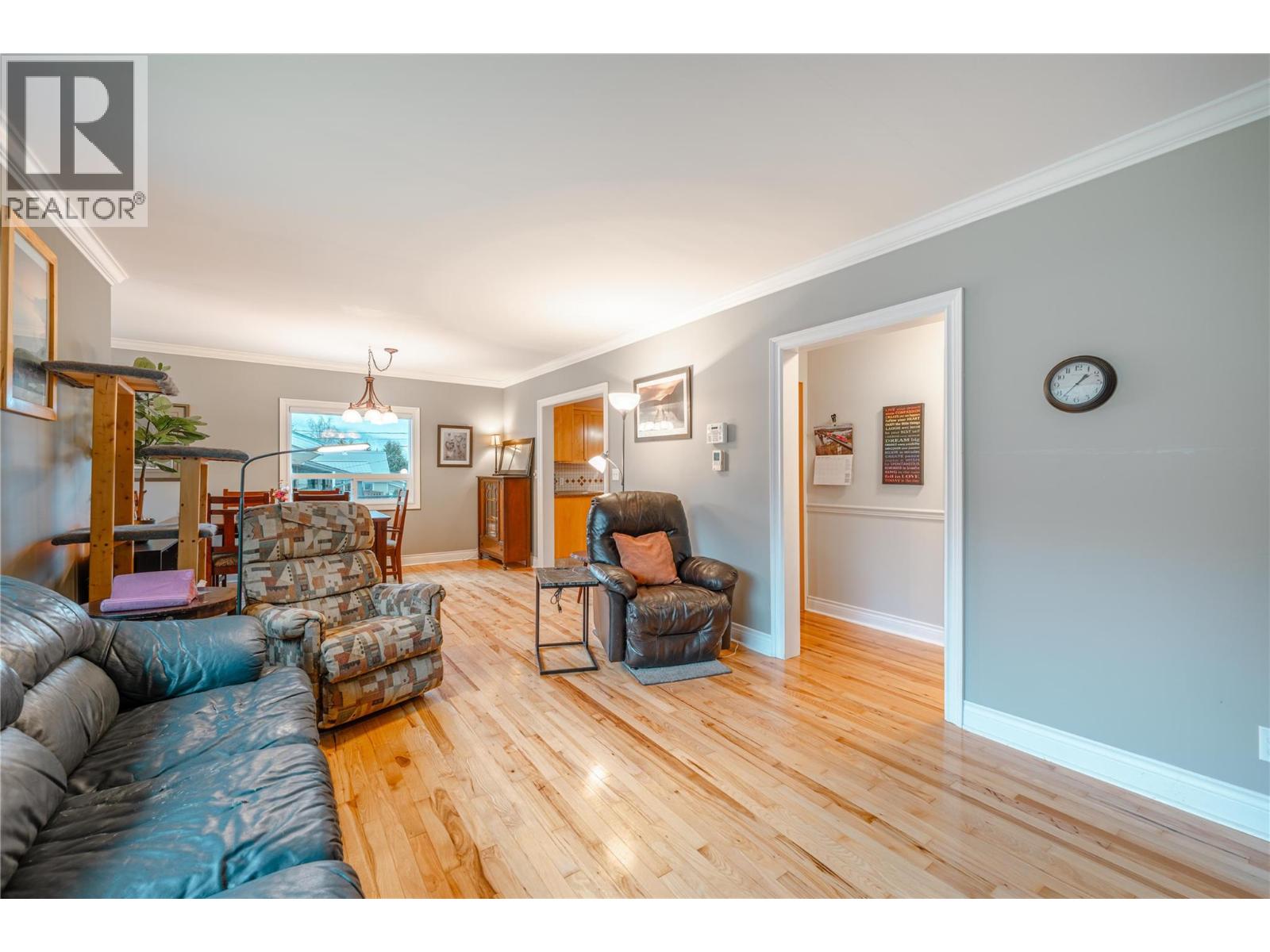 819 VICTORIA ROAD W - 26