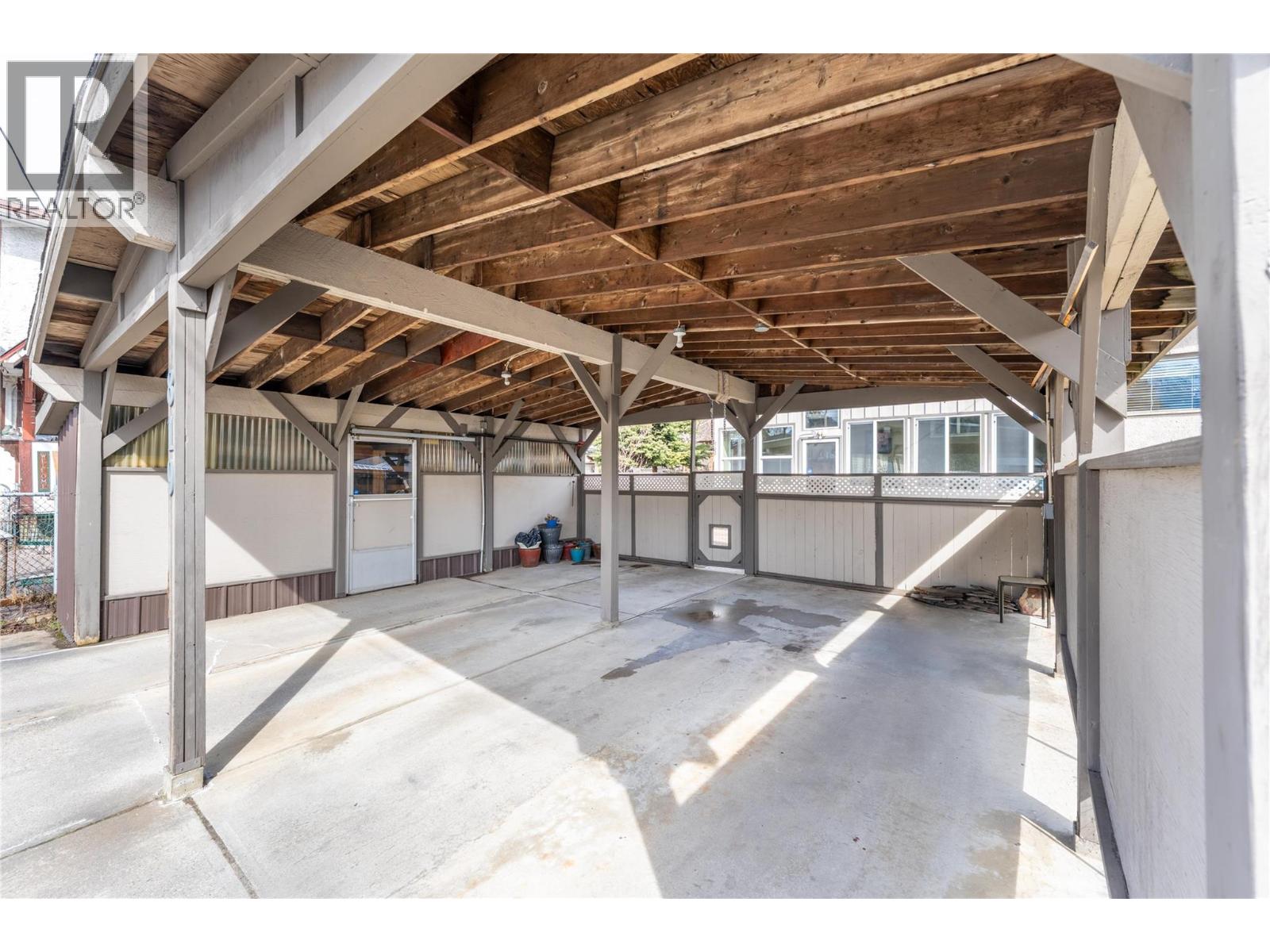 819 VICTORIA ROAD W - 10