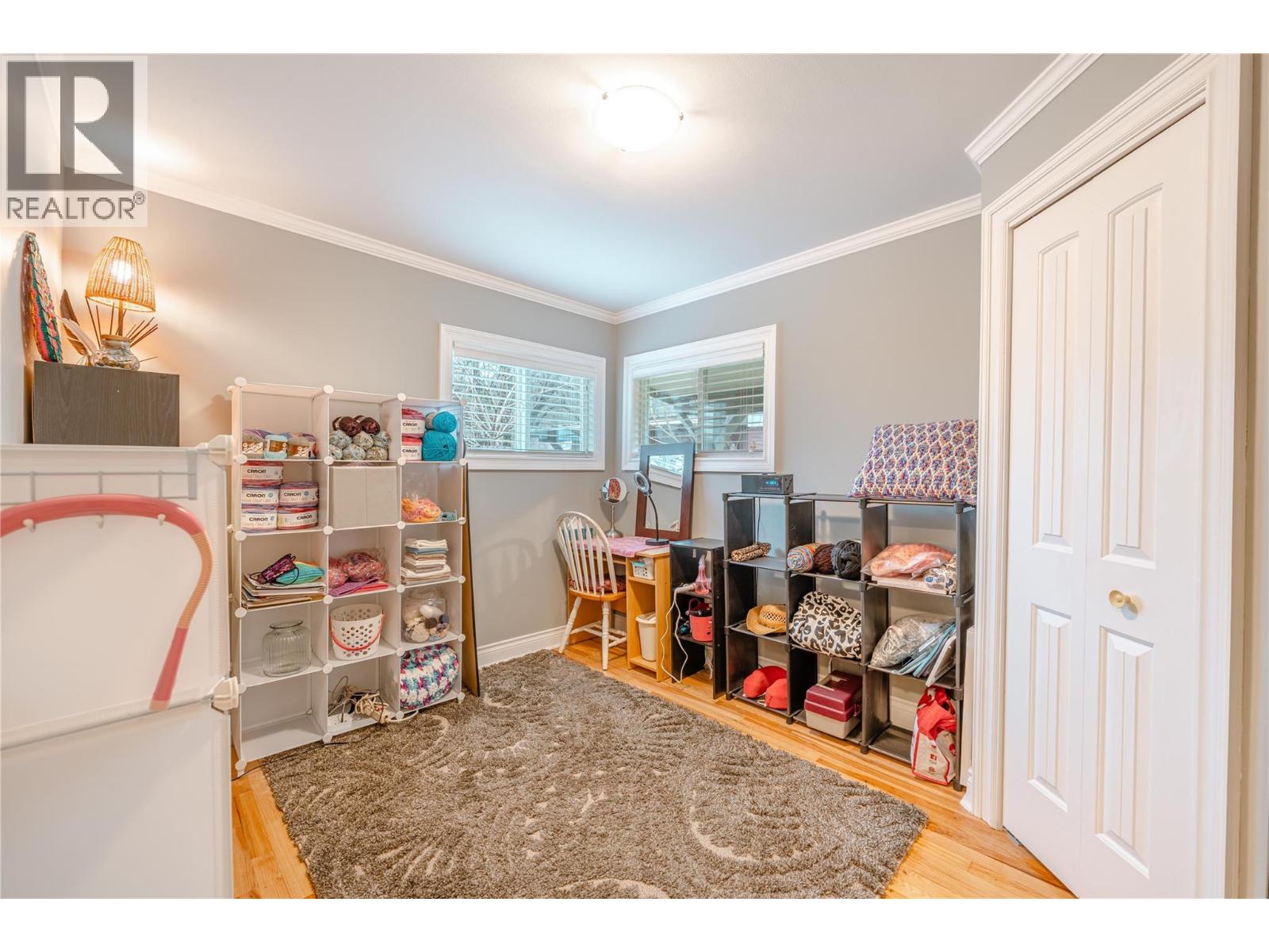 819 Victoria Road W - 41