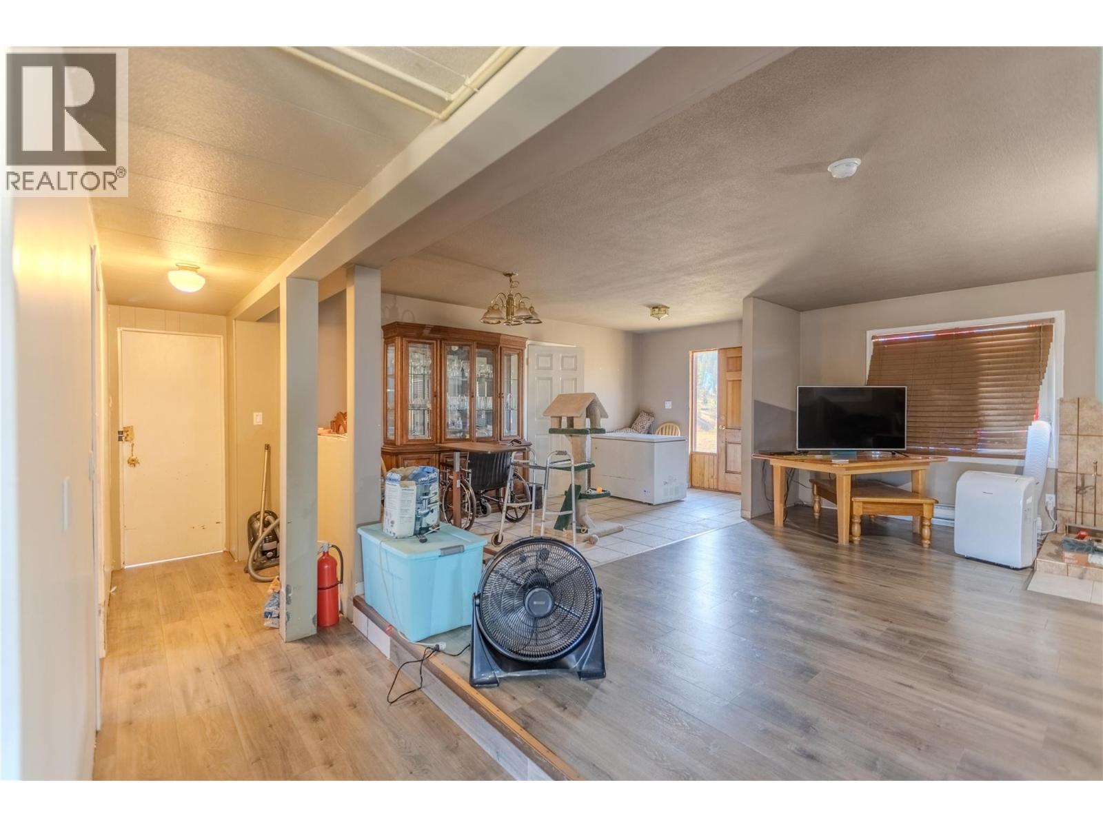 5589 BEATON ROAD - 22