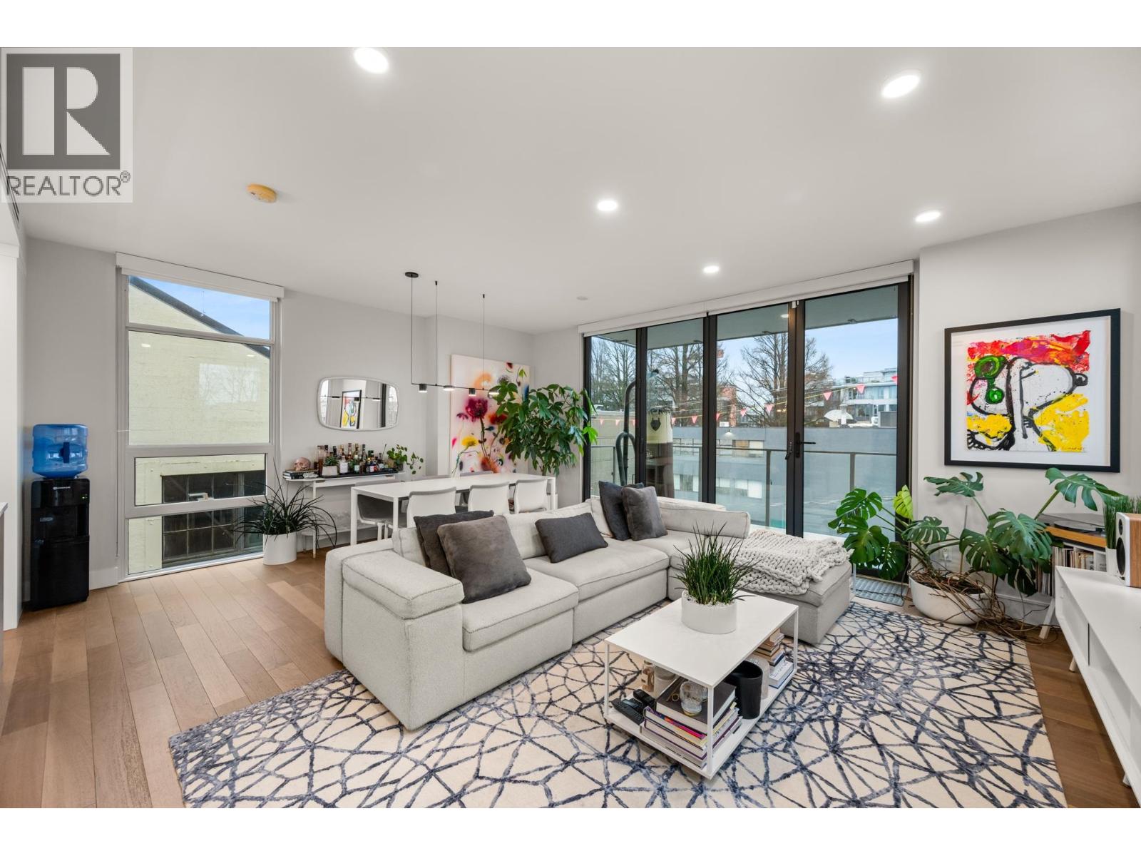 401 2687 MAPLE Street - photo 2