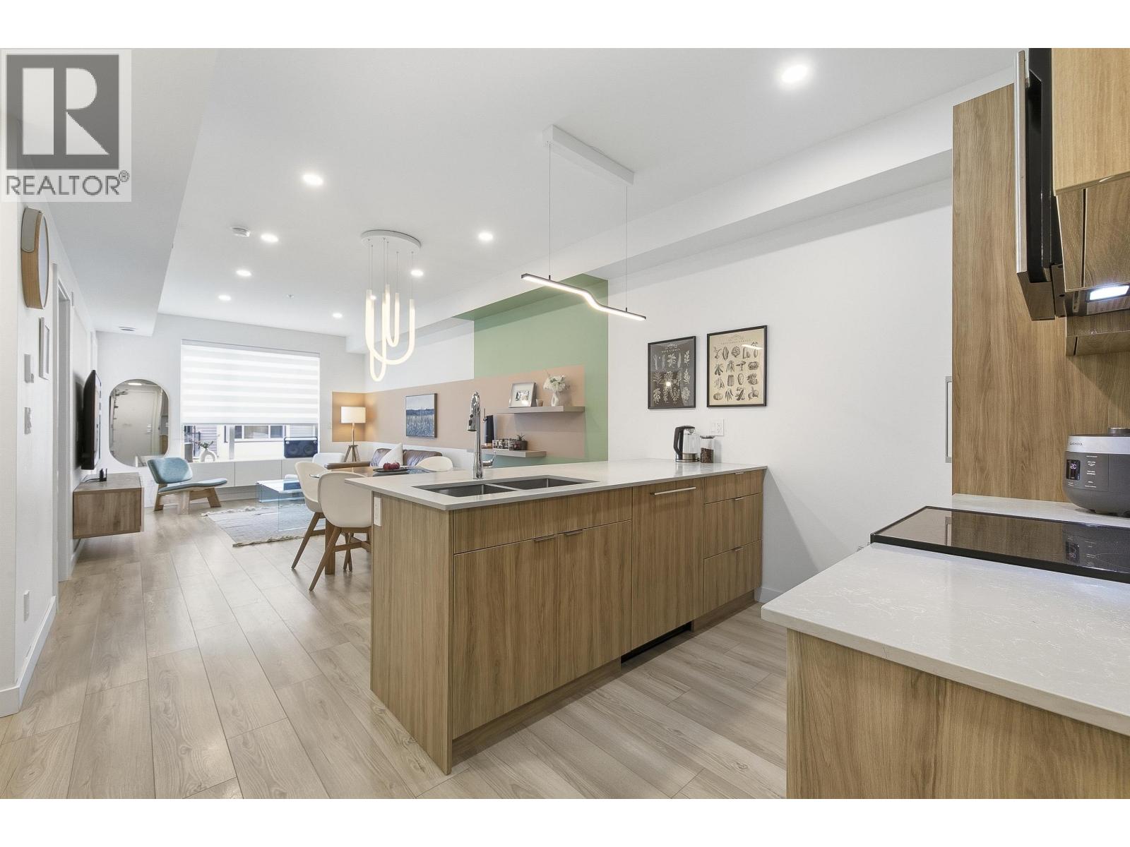 303 11913 BURNETT Street - photo 2