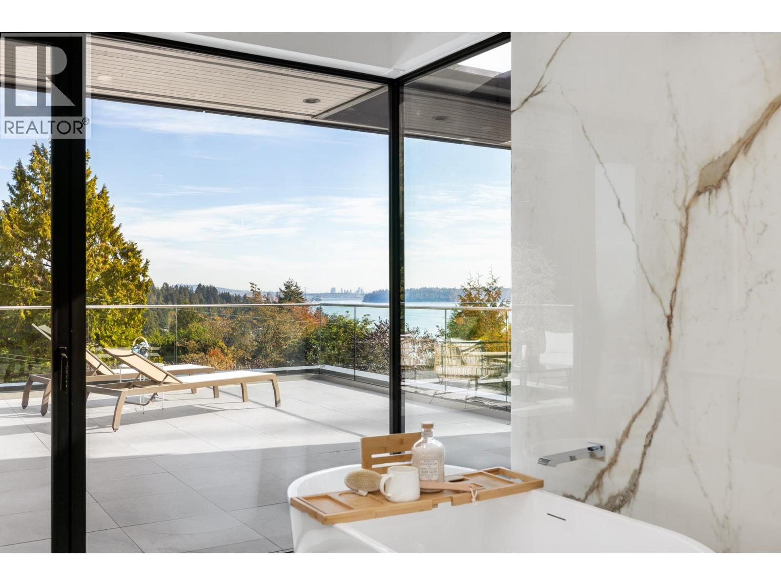 449 HILLCREST STREET, West Vancouver