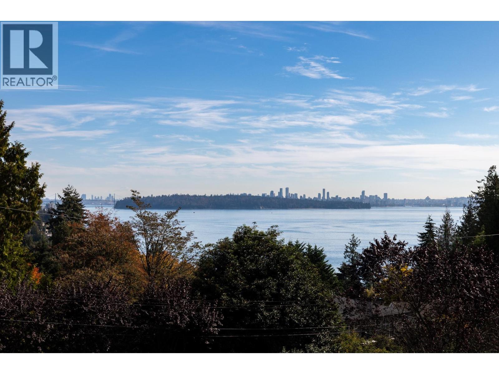449 HILLCREST STREET, West Vancouver