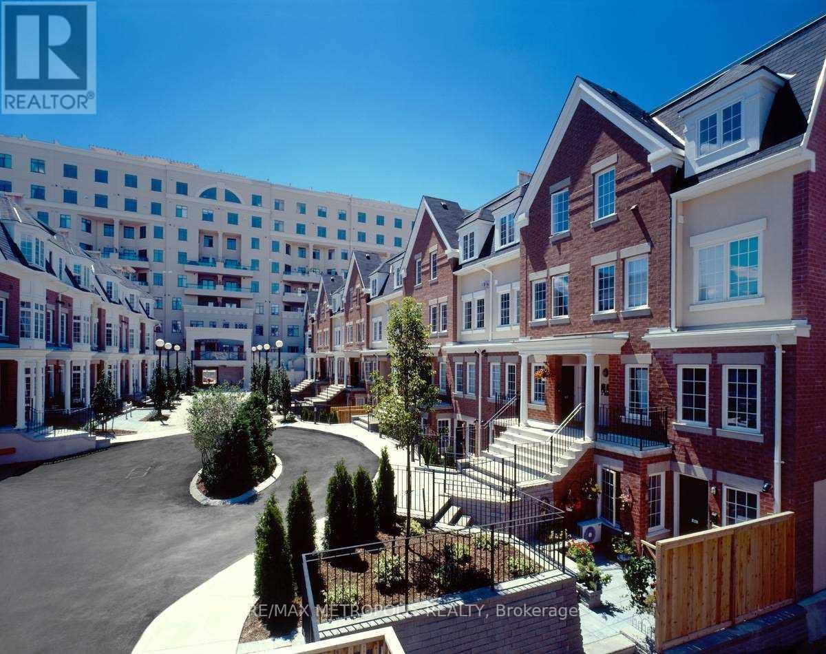 38 - 11 NIAGARA STREET W