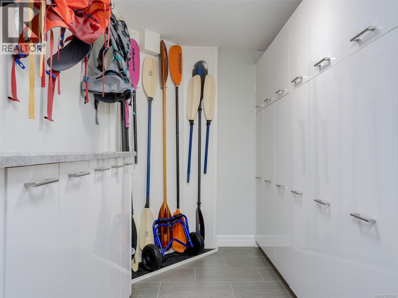 3977 LEXINGTON AVE - 34