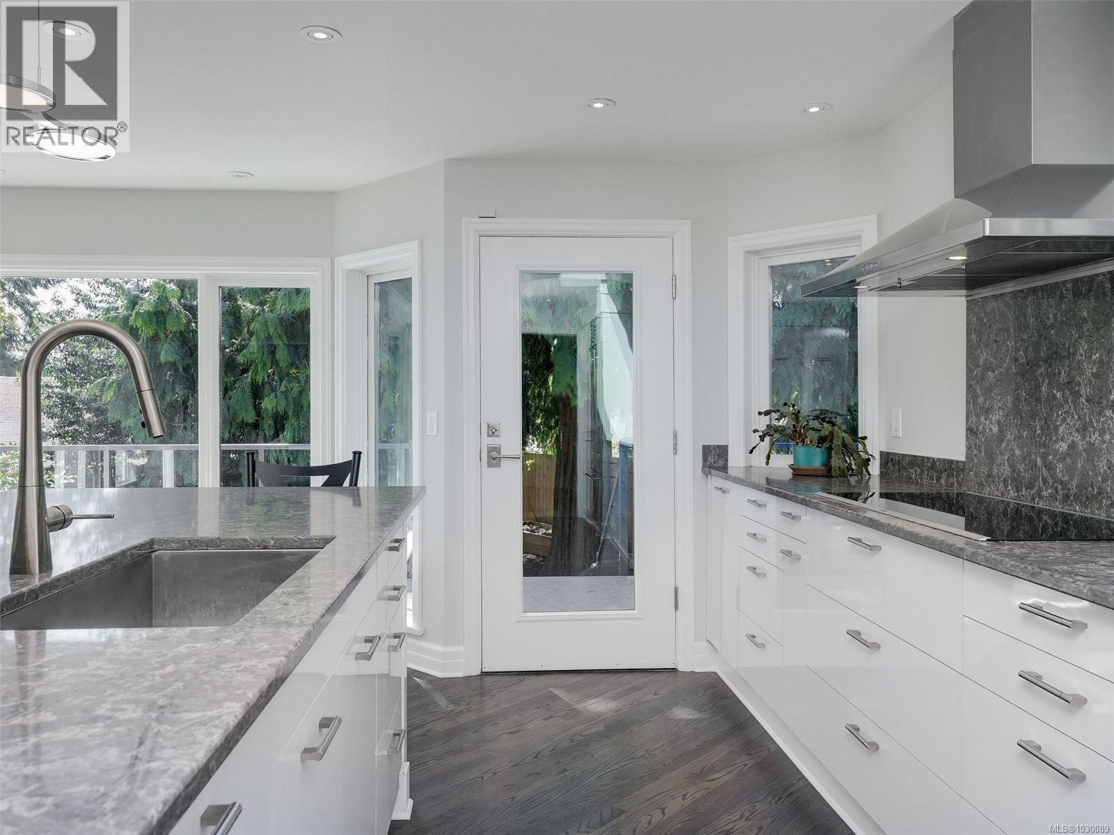 3977 LEXINGTON AVE - 9