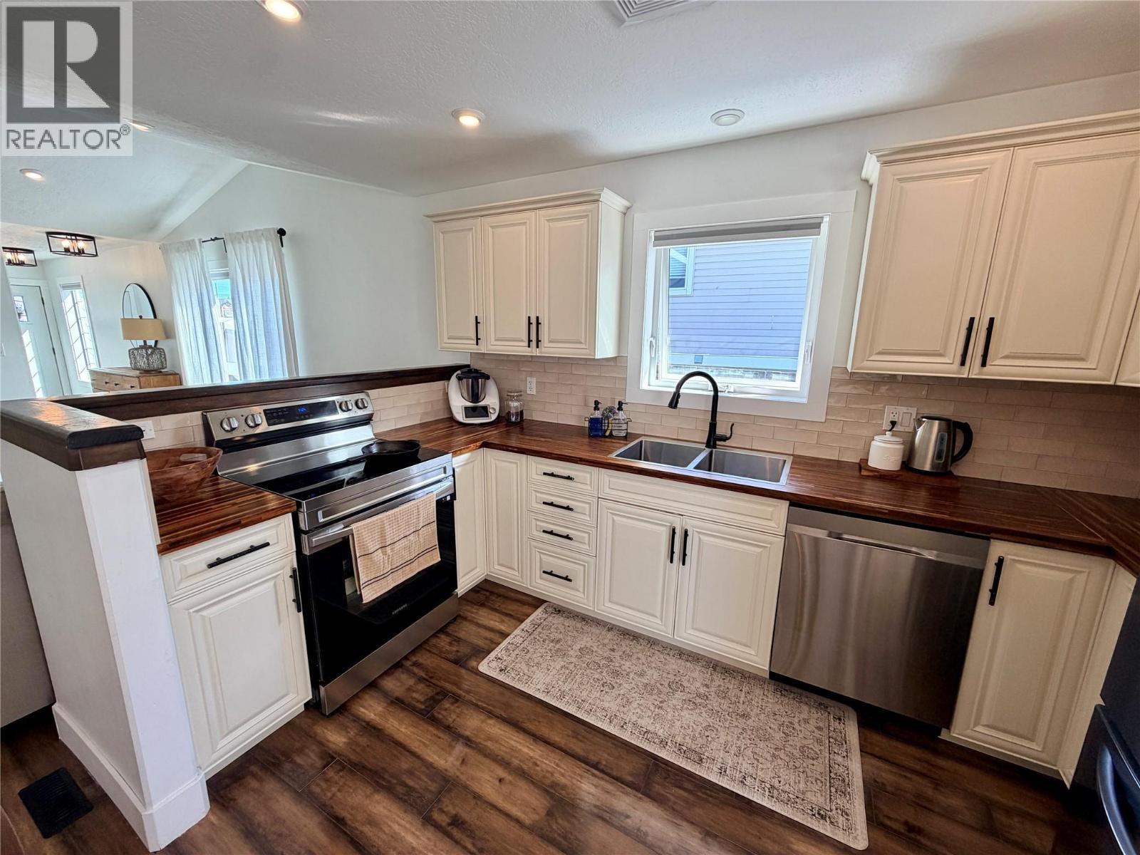 1327 101 Avenue, Dawson Creek