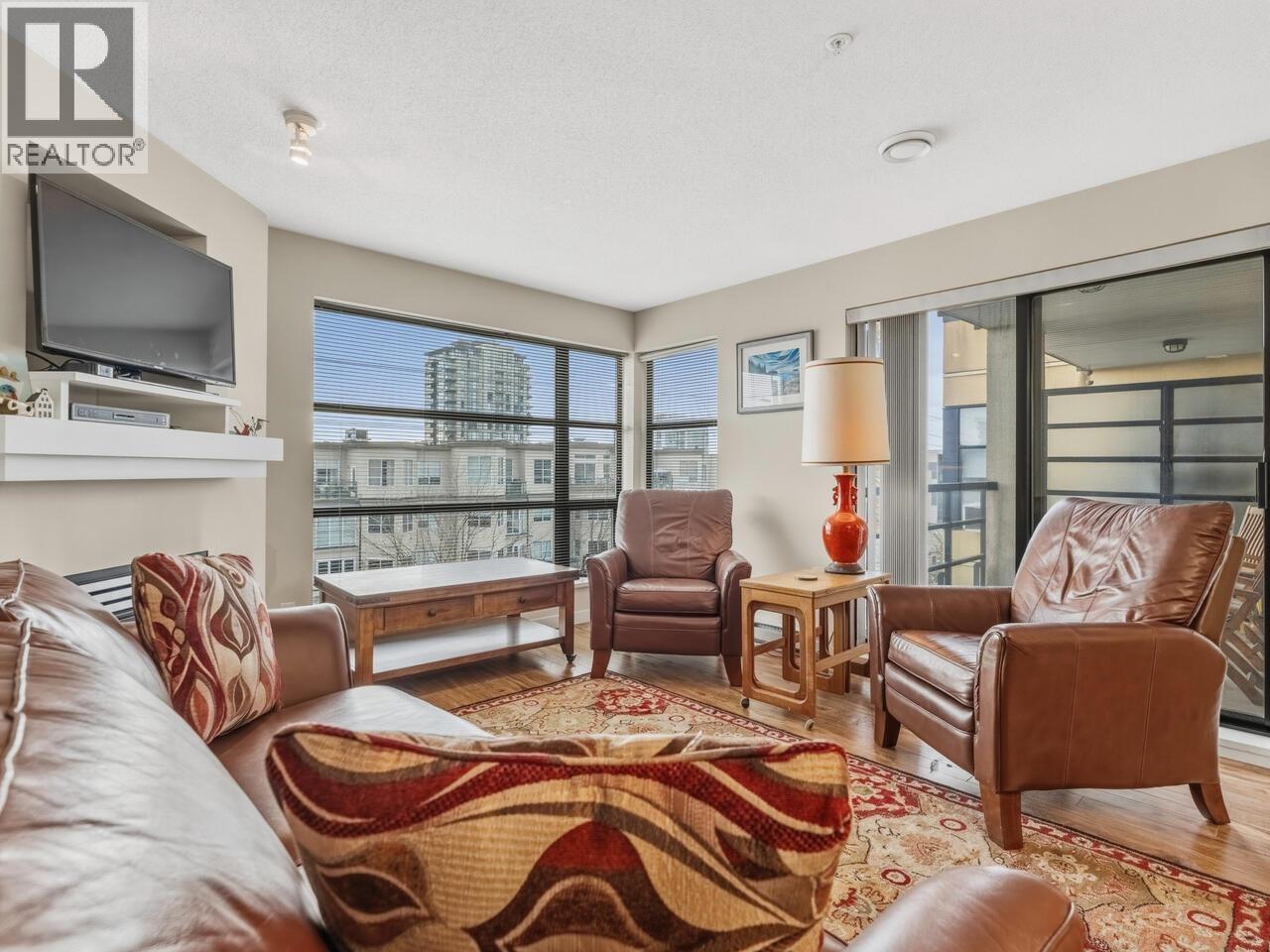 402 124 W 3RD STREET, North Vancouver