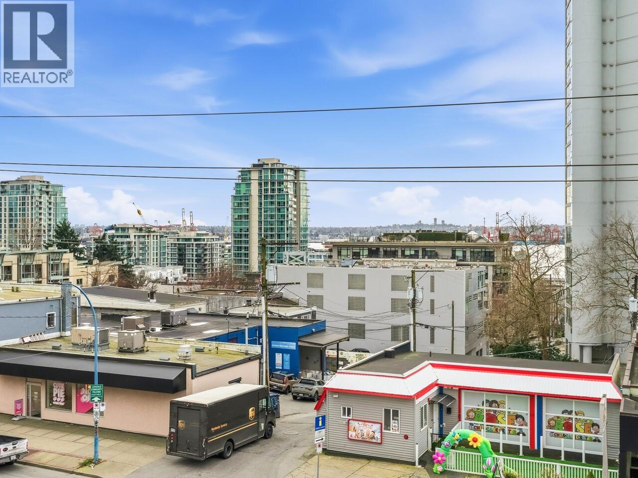 402 124 W 3RD STREET, North Vancouver