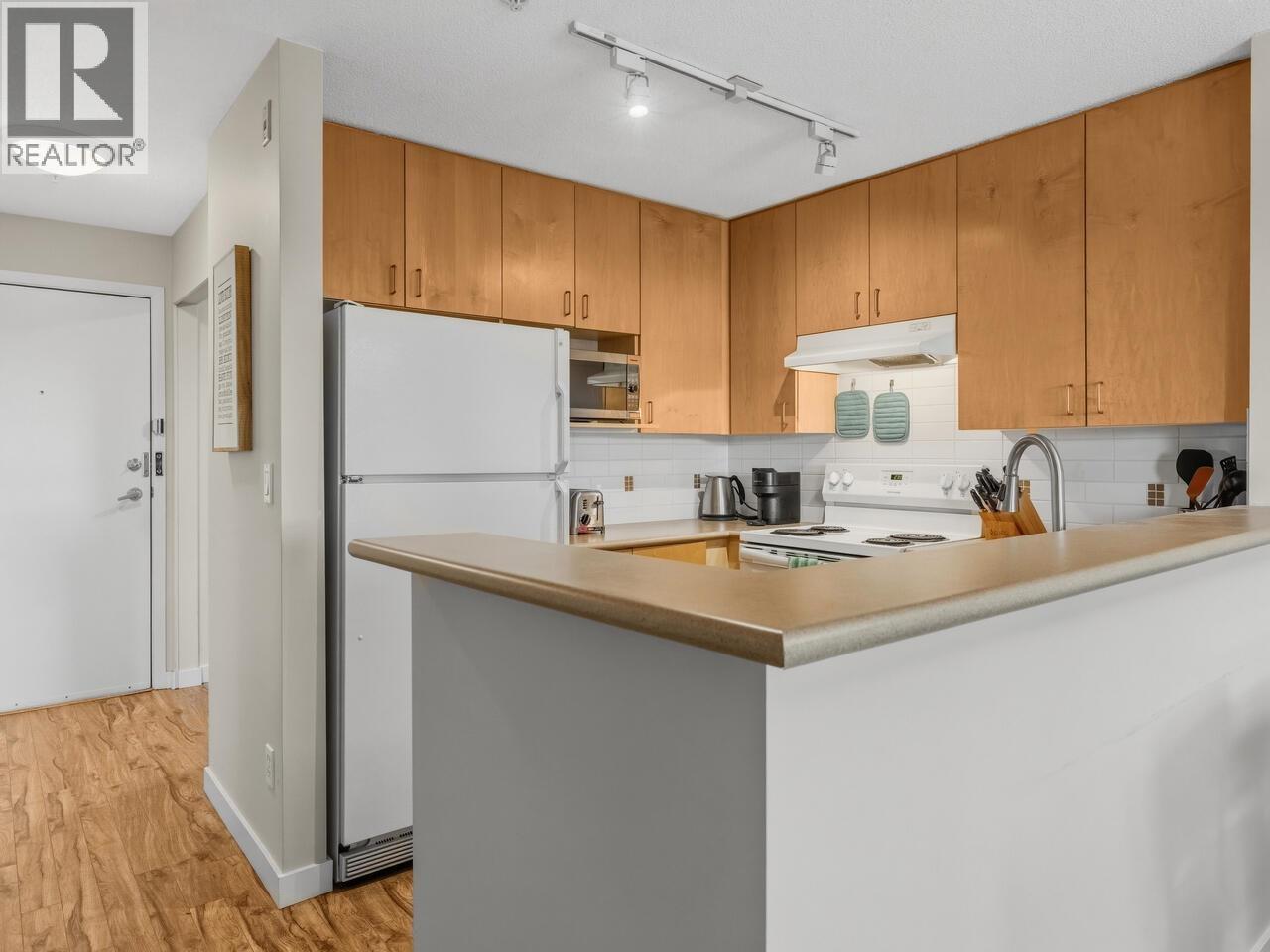 402 124 W 3RD STREET, North Vancouver