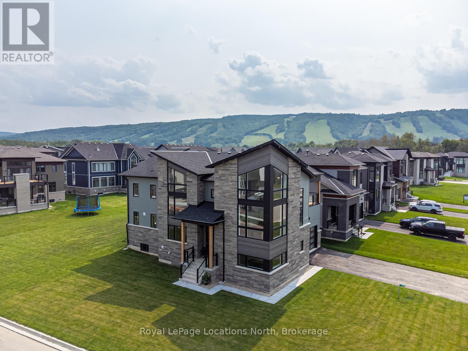 157 SPRINGSIDE CRESCENT