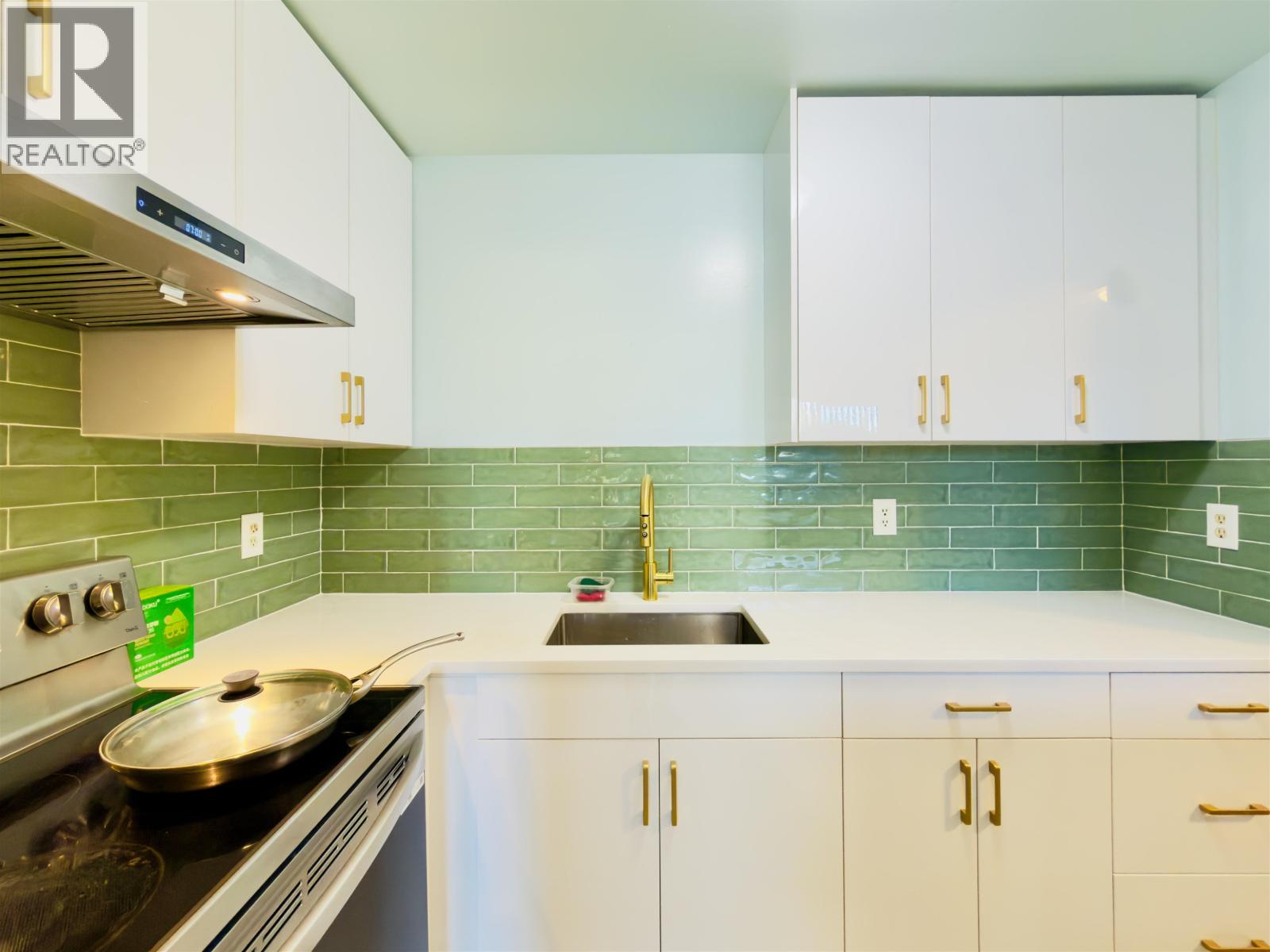 102 8040 COLONIAL DRIVE, Richmond