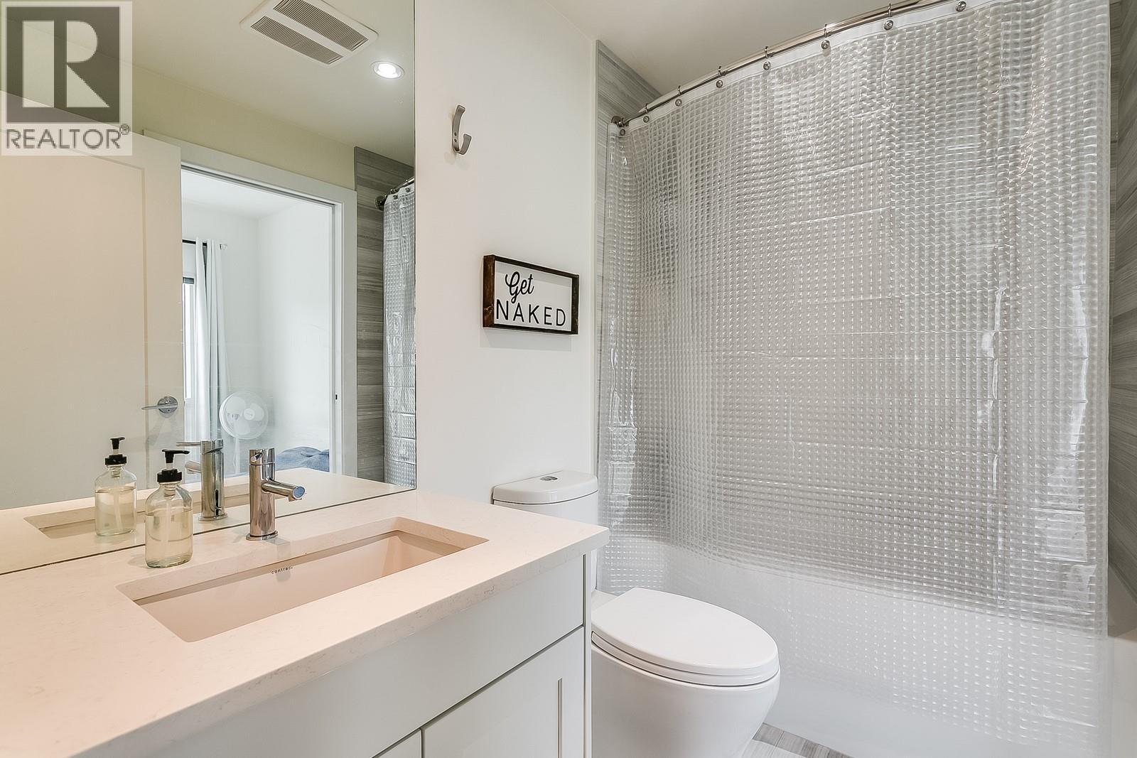 318 3030 Pandosy Street, Kelowna