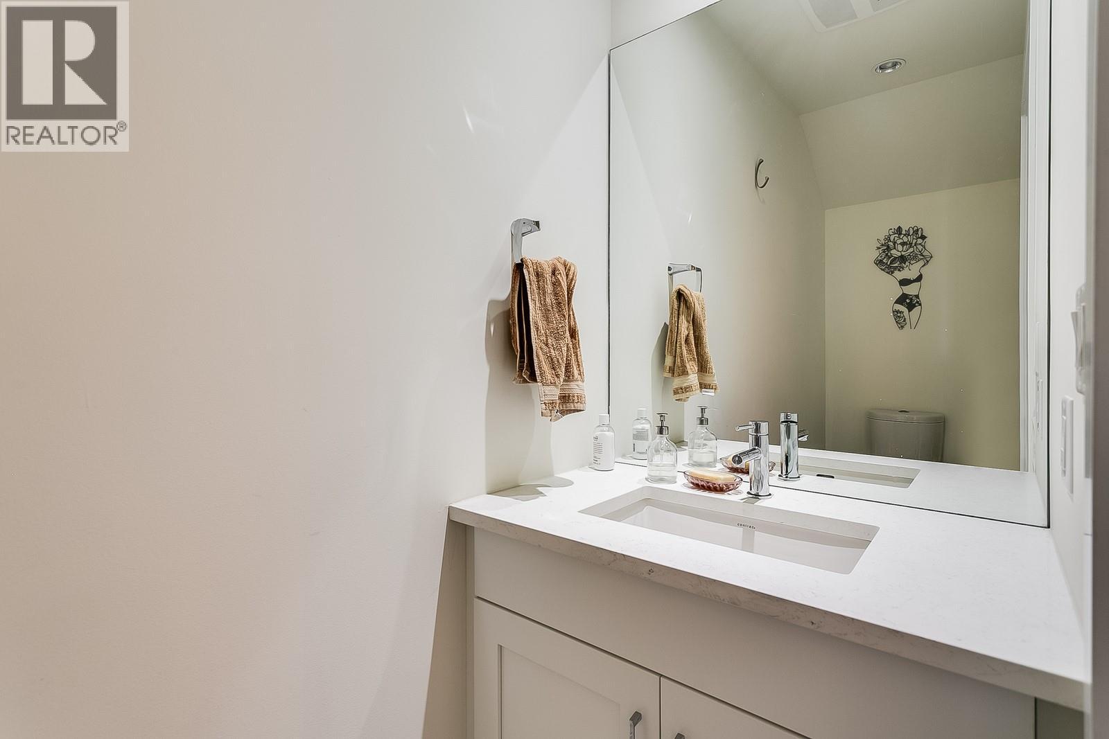 318 3030 Pandosy Street, Kelowna