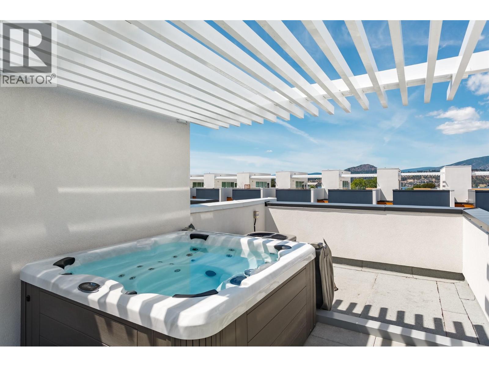 318 3030 Pandosy Street, Kelowna