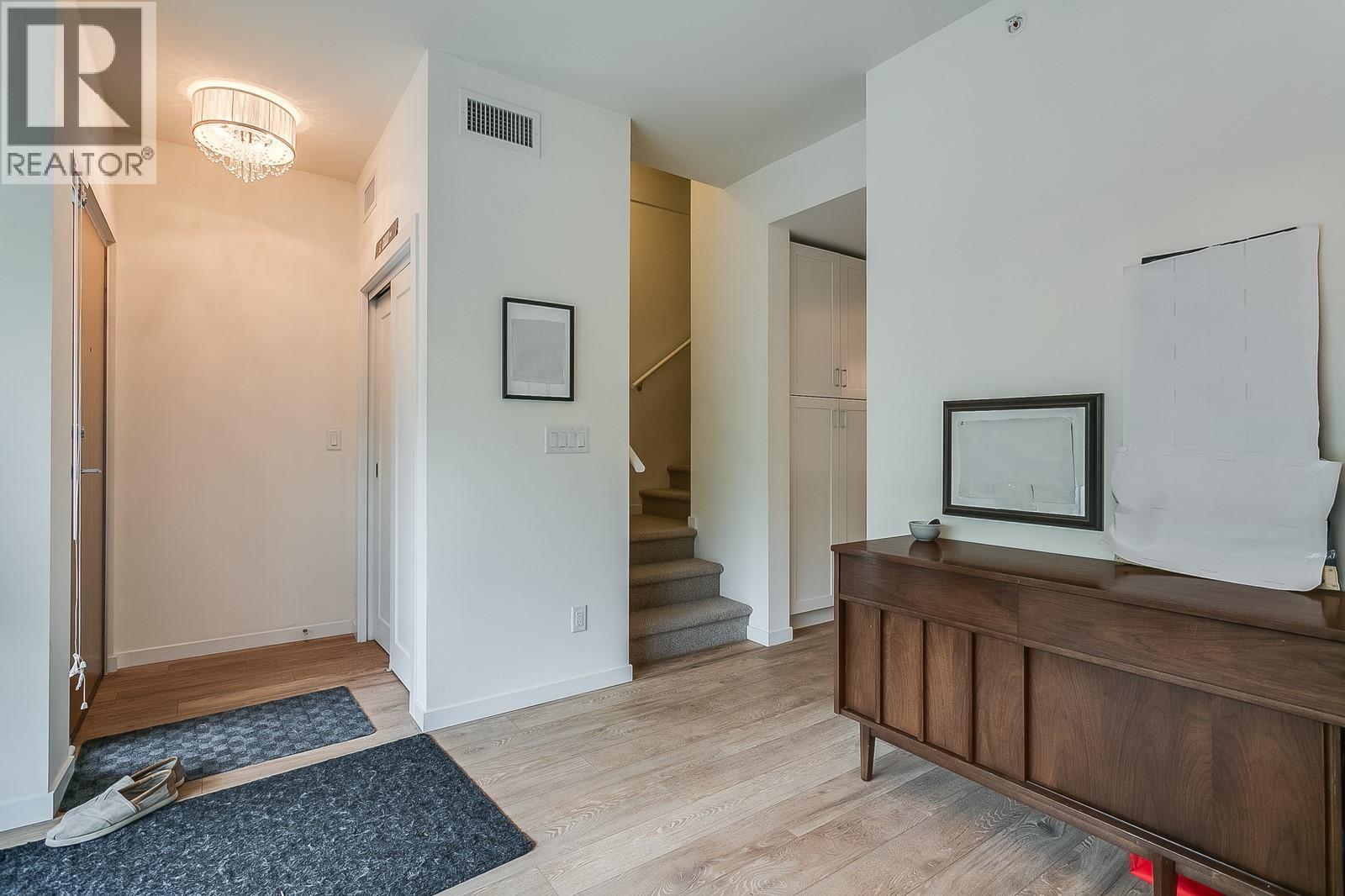 318 3030 Pandosy Street, Kelowna