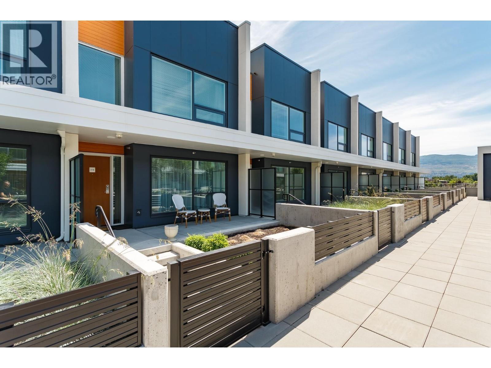 318 3030 Pandosy Street, Kelowna