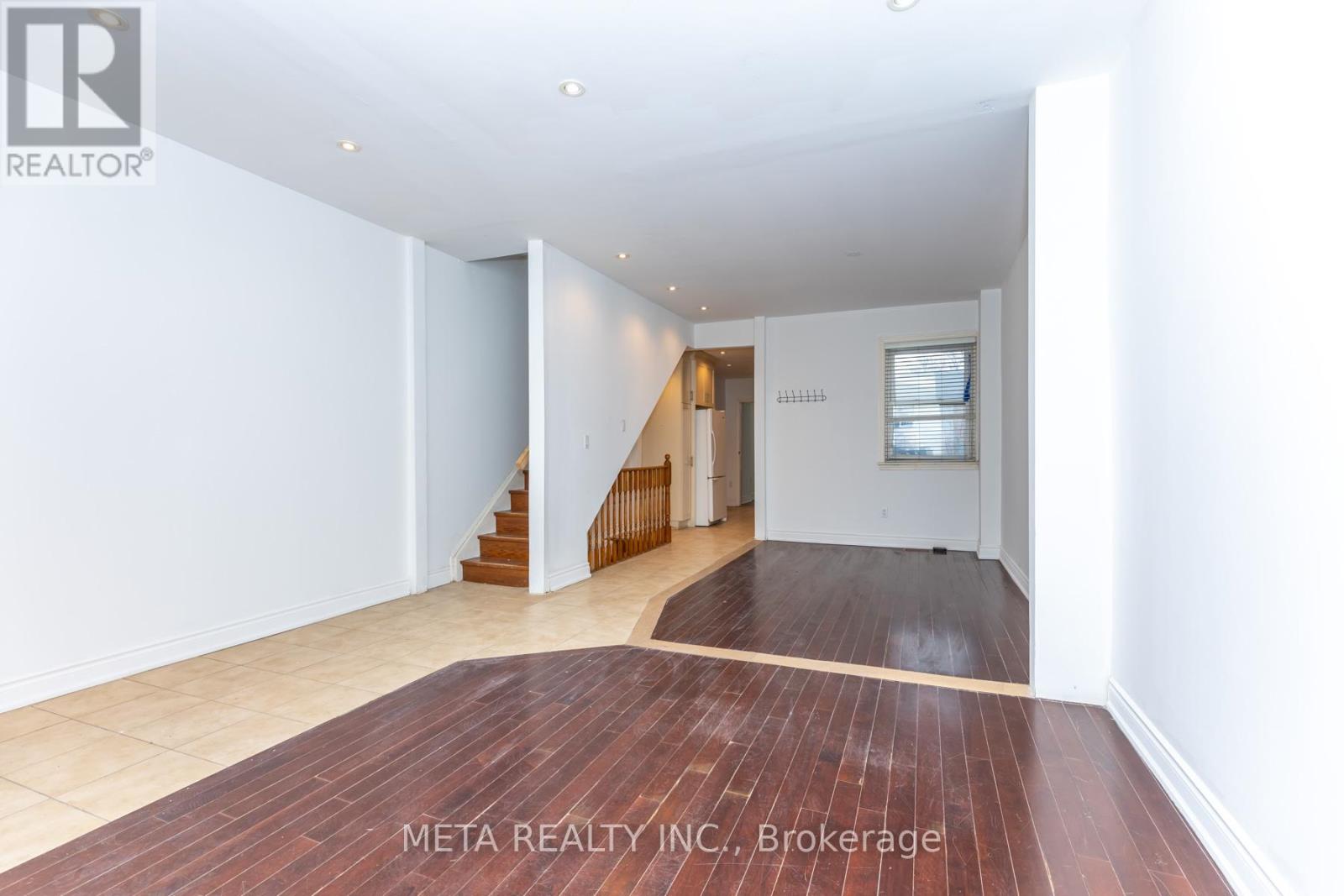 14 PEEL AVENUE N - 3