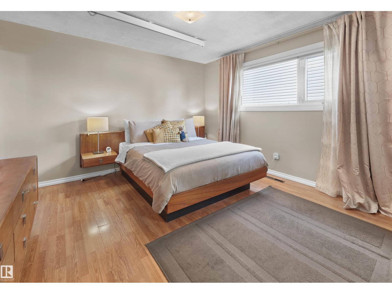 10928 36A AV NW, Edmonton