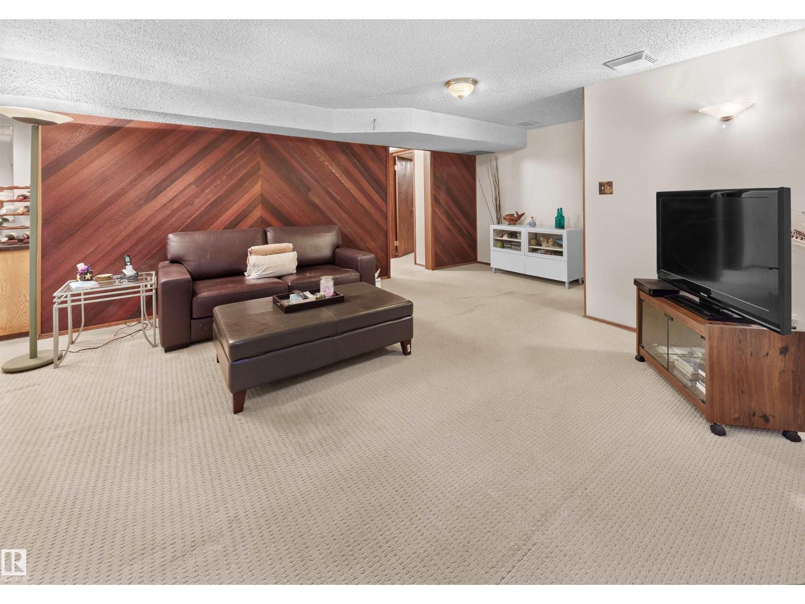 10928 36A AV NW, Edmonton