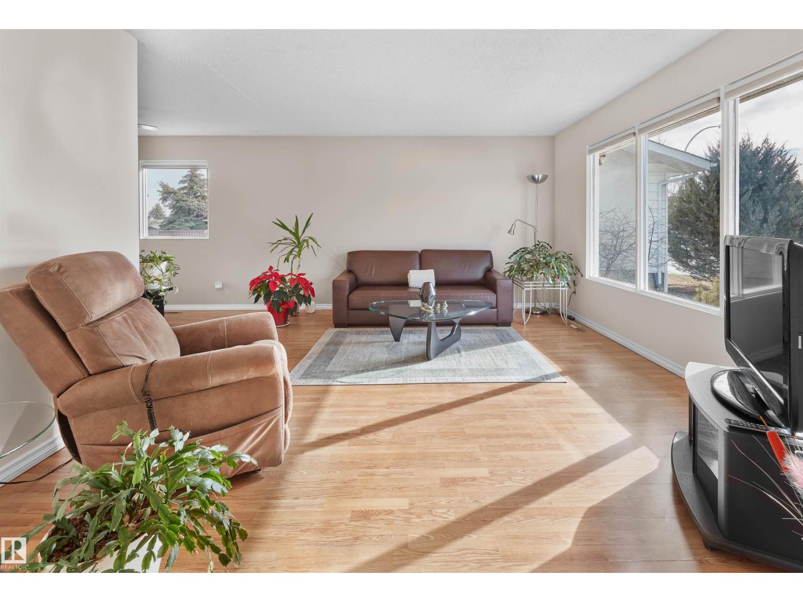 10928 36A AV NW, Edmonton