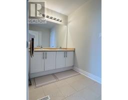 Second Floor Room A - 936 Goring Circle, Newmarket, ON L3X0B6 Photo 6