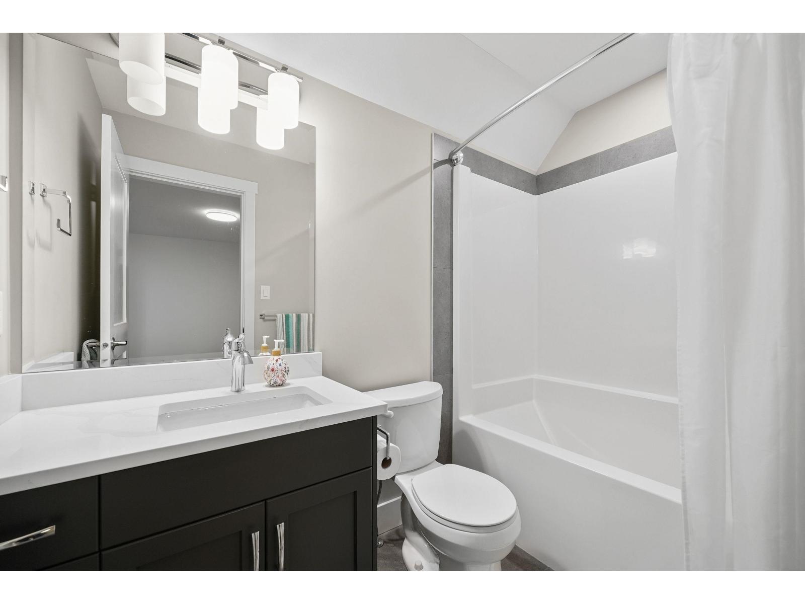 17 628 MCCOMBS DRIVE, Harrison Hot Springs, Harrison Hot Springs