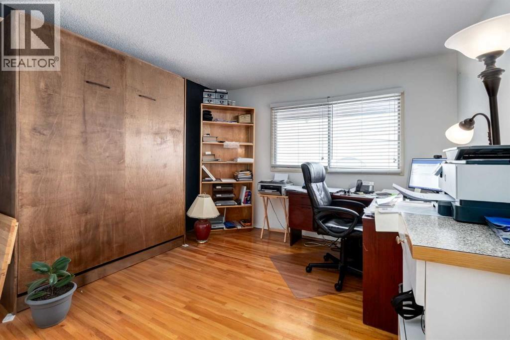 Single Family House for Sale in   Glenmore Trail SW Kelvin Grove Calgary 