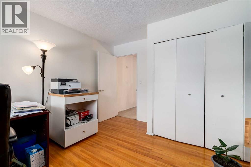 Single Family House for Sale in   Glenmore Trail SW Kelvin Grove Calgary 