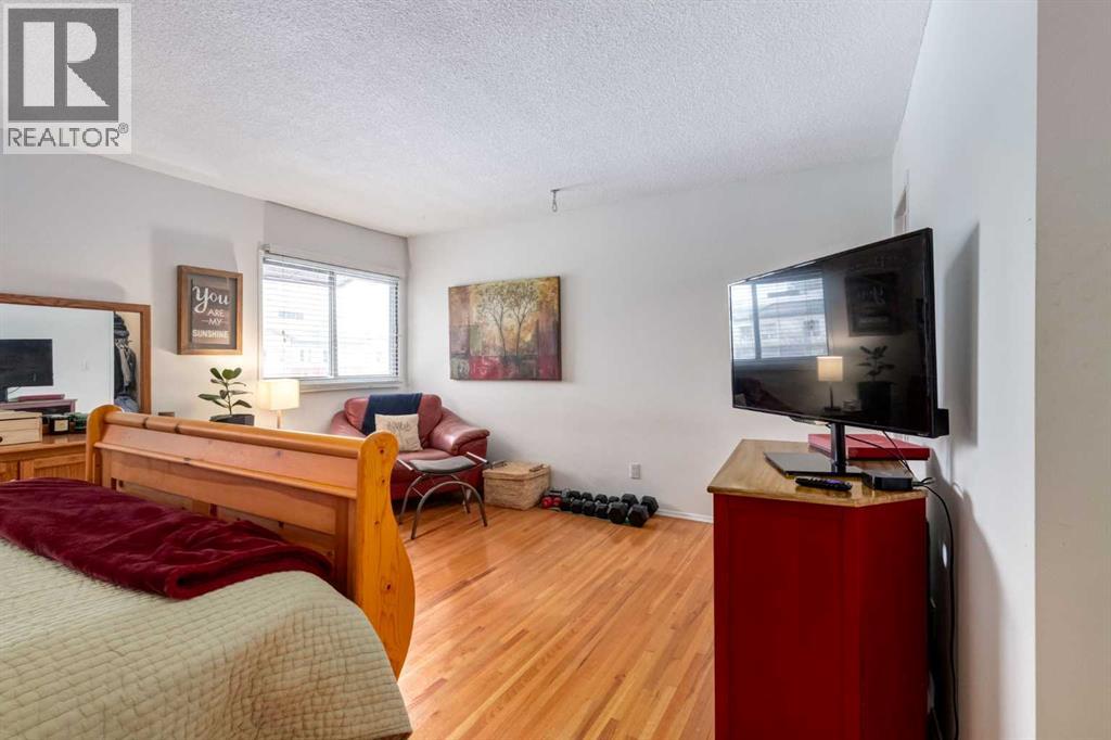 Single Family House for Sale in   Glenmore Trail SW Kelvin Grove Calgary 